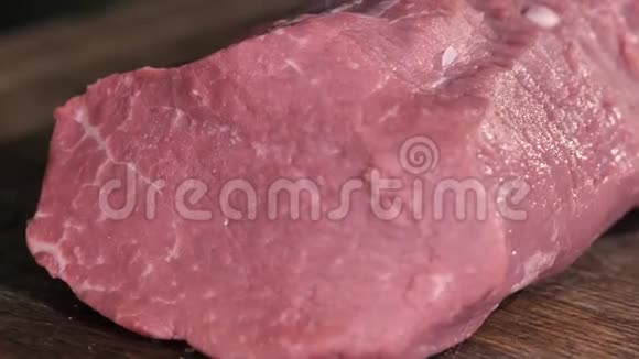 新鲜牛肉片特写视频的预览图