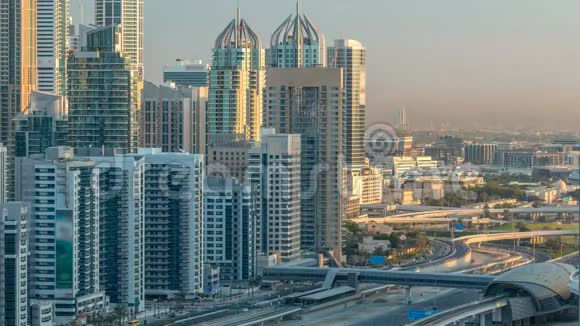 迪拜码头摩天大楼日出从JLT在迪拜时间推移阿联酋视频的预览图
