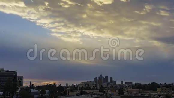 洛杉矶天际线有美丽的云彩视频的预览图