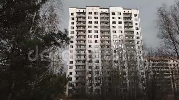 切尔诺贝利禁区匹皮亚特空中飞行废弃的城市建筑视频的预览图
