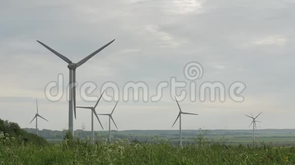 清洁和可再生能源风力发电涡轮风车能源生产视频的预览图