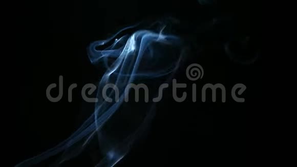 蓝烟暗背景高清镜头视频的预览图