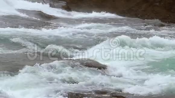 山涧流水快视频的预览图