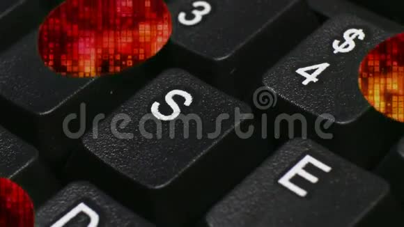 SEC橙色技术运动背景下电脑键盘上的多莉视频的预览图