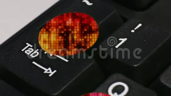SEC橙色技术运动背景下电脑键盘上的多莉视频的预览图