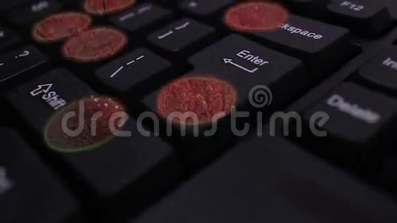 带运动背景的VIRUS低角度大小车计算机键盘视频的预览图