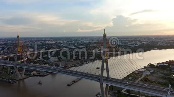 日落Bhumibol桥泰国曼谷市视频的预览图