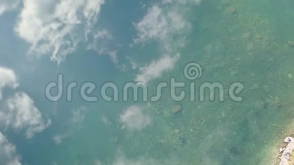 在波兰塔特拉山的莫尔斯基奥科山上的鸟瞰图视频的预览图