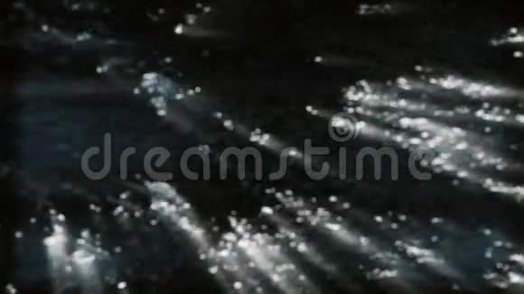 暗水下波克图案和光轴视频的预览图