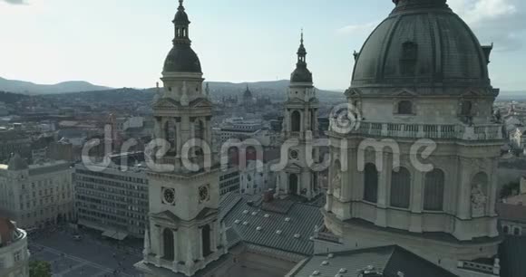 匈牙利首都布达佩斯大教堂的空中录像视频的预览图