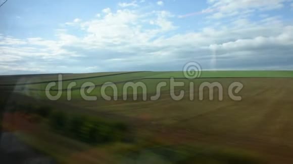从列车运行看乡村景观与城市景观视频的预览图