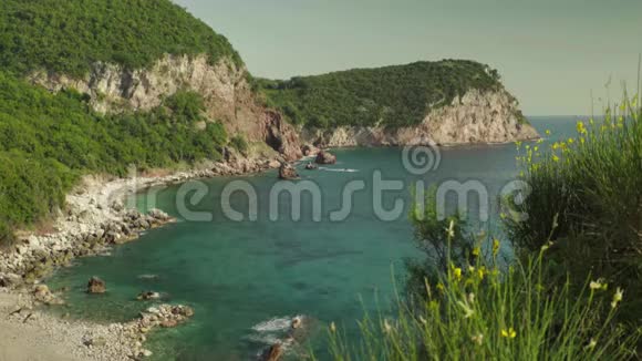山和大海海岸景观黑山日视频的预览图