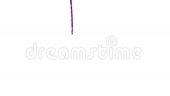 紫色液体的流动如果汁溅在白色的背景上滴落在白色上3D渲染与阿尔法面具视频的预览图
