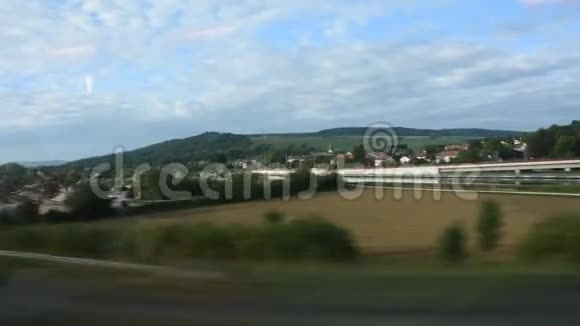 从列车运行看乡村景观与城市景观视频的预览图