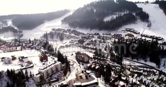 冬天美丽的山景视频的预览图