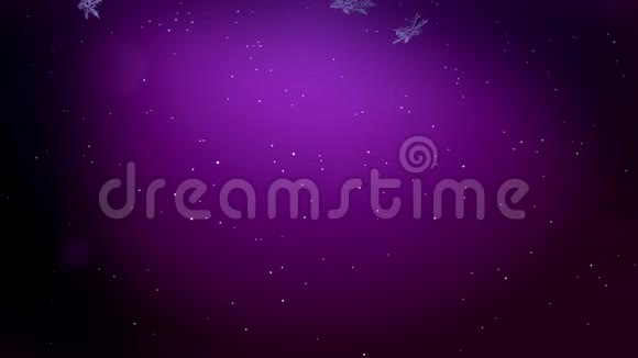 装饰的3d雪花在空气中缓慢地漂浮并在紫色背景上发光作为圣诞动画使用新视频的预览图