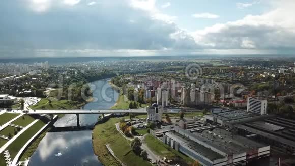 维捷布斯克市的秋季景观视频的预览图