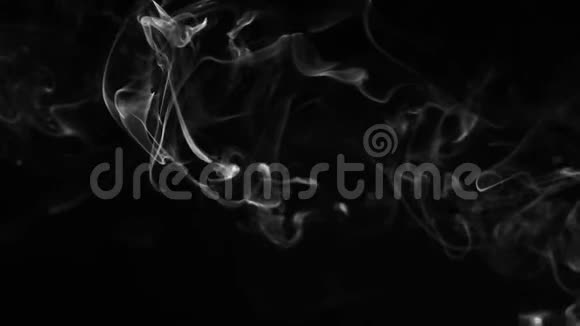 黑色背景上的抽象烟雾视频的预览图