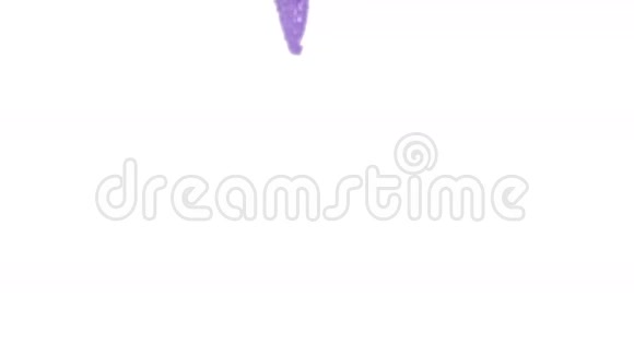 缓慢流动的紫色流动的水流视频的预览图