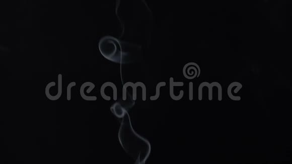 香气棒的烟熏漩涡视频的预览图