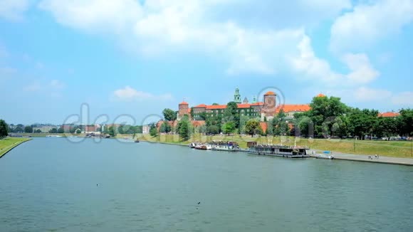 城堡在河边克拉科夫波兰视频的预览图
