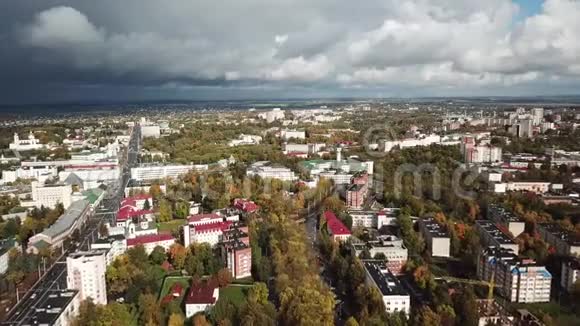 维捷布斯克市的秋季景观视频的预览图