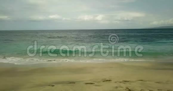 美丽的热带海滩鸟瞰4k视频印度尼西亚视频的预览图