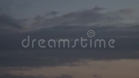 云在天空中飞舞视频的预览图