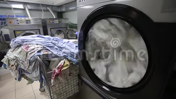 洗衣机洗白麻布视频的预览图