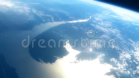 低地球轨道上美丽的现实卫星视频的预览图