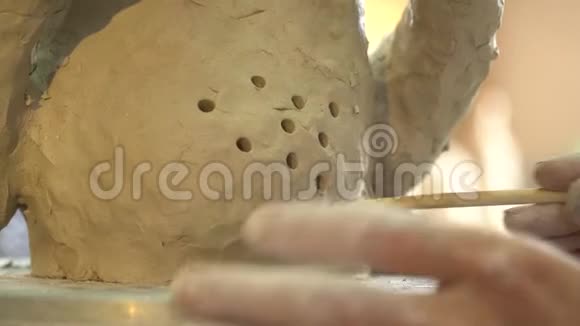 陶制粘土花瓶的工艺视频的预览图