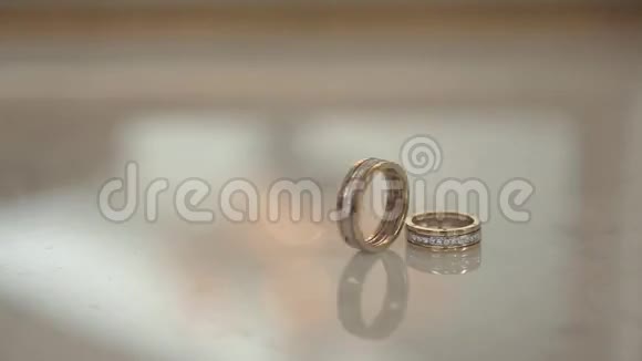 两枚结婚戒指视频的预览图