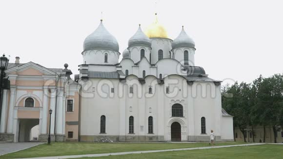 维利基诺夫哥罗德圣索菲亚大教堂视频的预览图