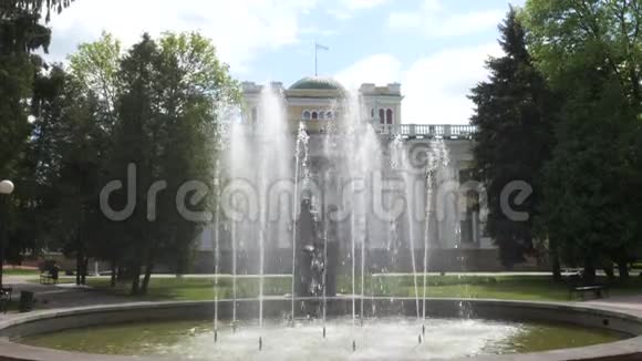 戈梅尔贝拉鲁斯5月15日2019年城市公园鲁米扬塞夫皇宫建筑群视频的预览图