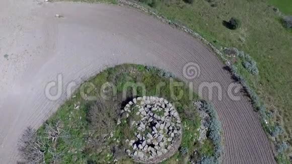 在撒丁岛的努拉格看到了无人机视频的预览图