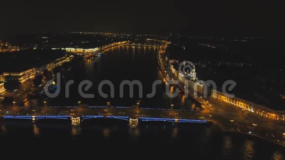 有照明的夜晚城市视频的预览图