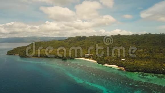 与热带岛屿海岸的海景视频的预览图