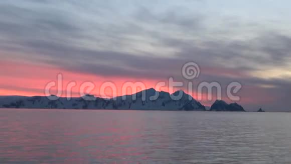 南极洲的日落和日出南极半岛帕默群岛视频的预览图