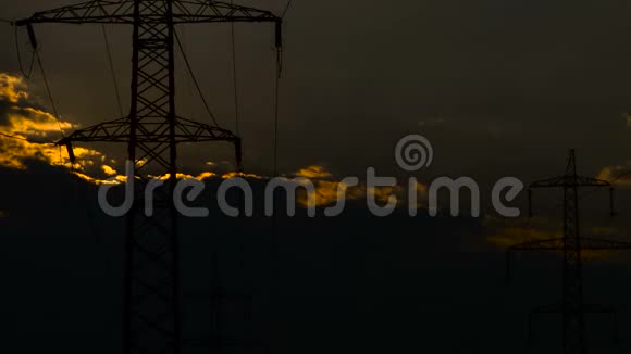 日出时的高压电力线视频的预览图