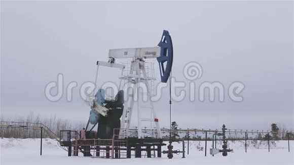 石油和天然气工业油泵千斤顶在一个视频的预览图