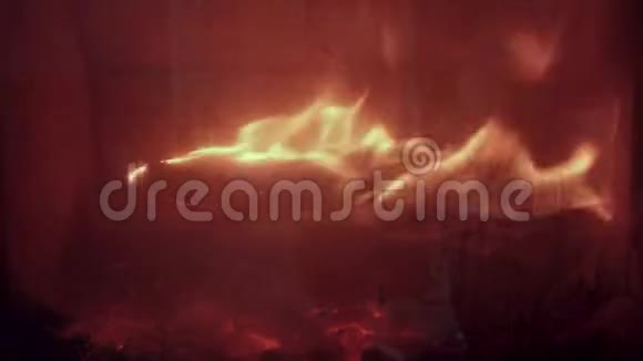 火炉里着火关门烧柴火视频的预览图
