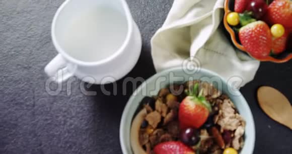 健康早餐在一个碗4k视频的预览图