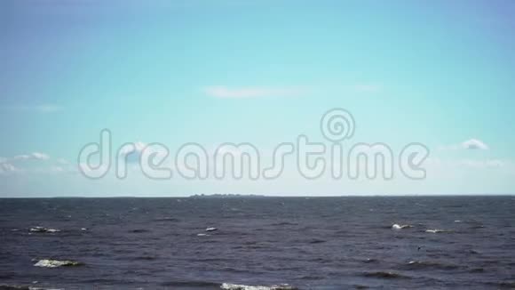 风和日丽的大海视频的预览图