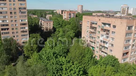 从上面看Khimki市的城市景观俄罗斯视频的预览图