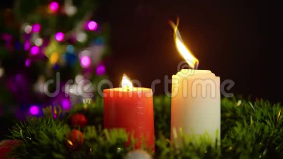 蜡烛燃烧模糊的画面圣诞节视频的预览图