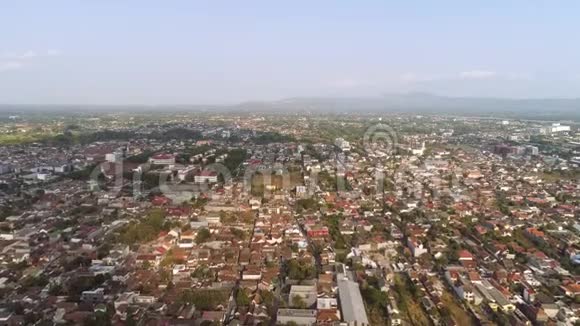 鸟瞰城市日惹印度尼西亚视频的预览图