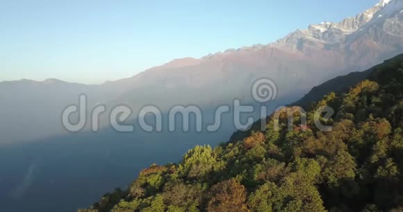 喜马拉雅山的马查普查雷山Fishtail位于尼泊尔海拔4K视频的预览图