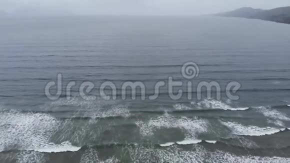 飞越爱尔兰的英奇海滩视频的预览图