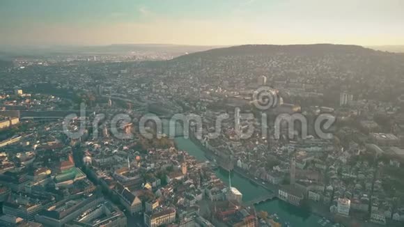 苏黎世市和瑞士利马特河的空中景观视频的预览图