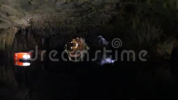 迪罗斯的水下洞穴视频的预览图